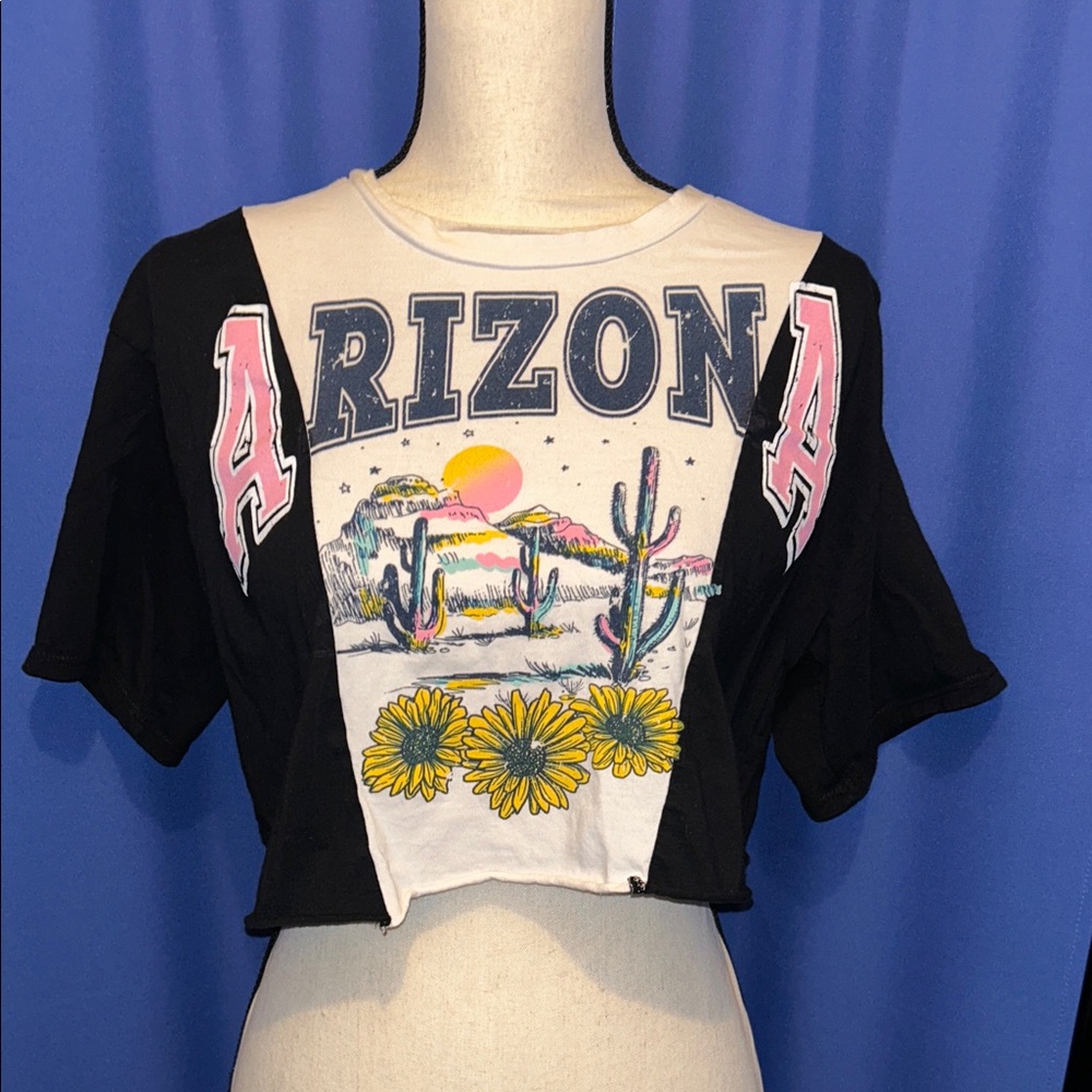 Arizona Graphic Crop Top - Black and White